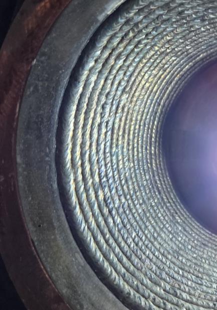 Engineered weld overlay layer with controlled deposition beads